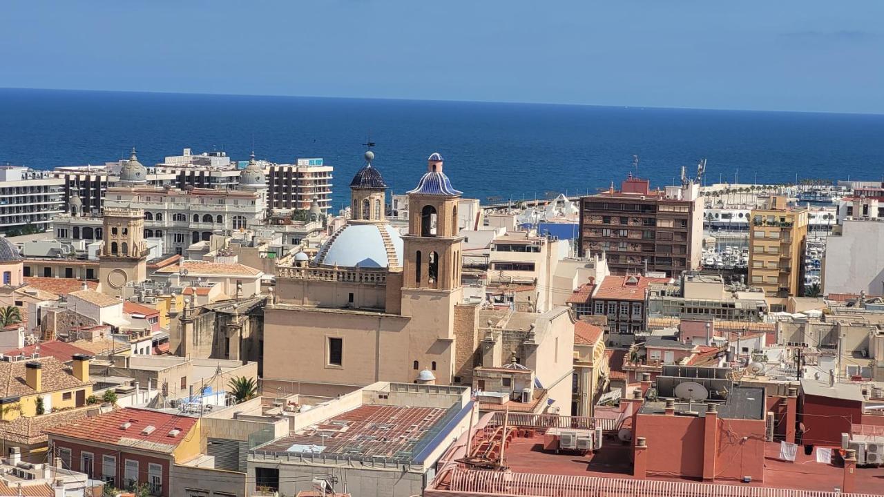 Corazon De Alicante Con Vistas Al Mar Y Al Castillo Kültér fotó