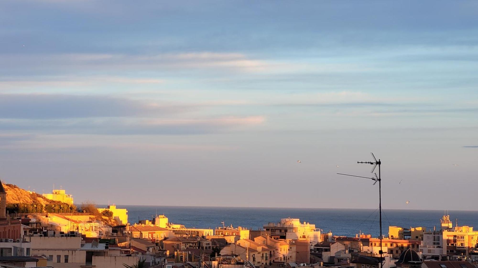 Corazon De Alicante Con Vistas Al Mar Y Al Castillo Kültér fotó